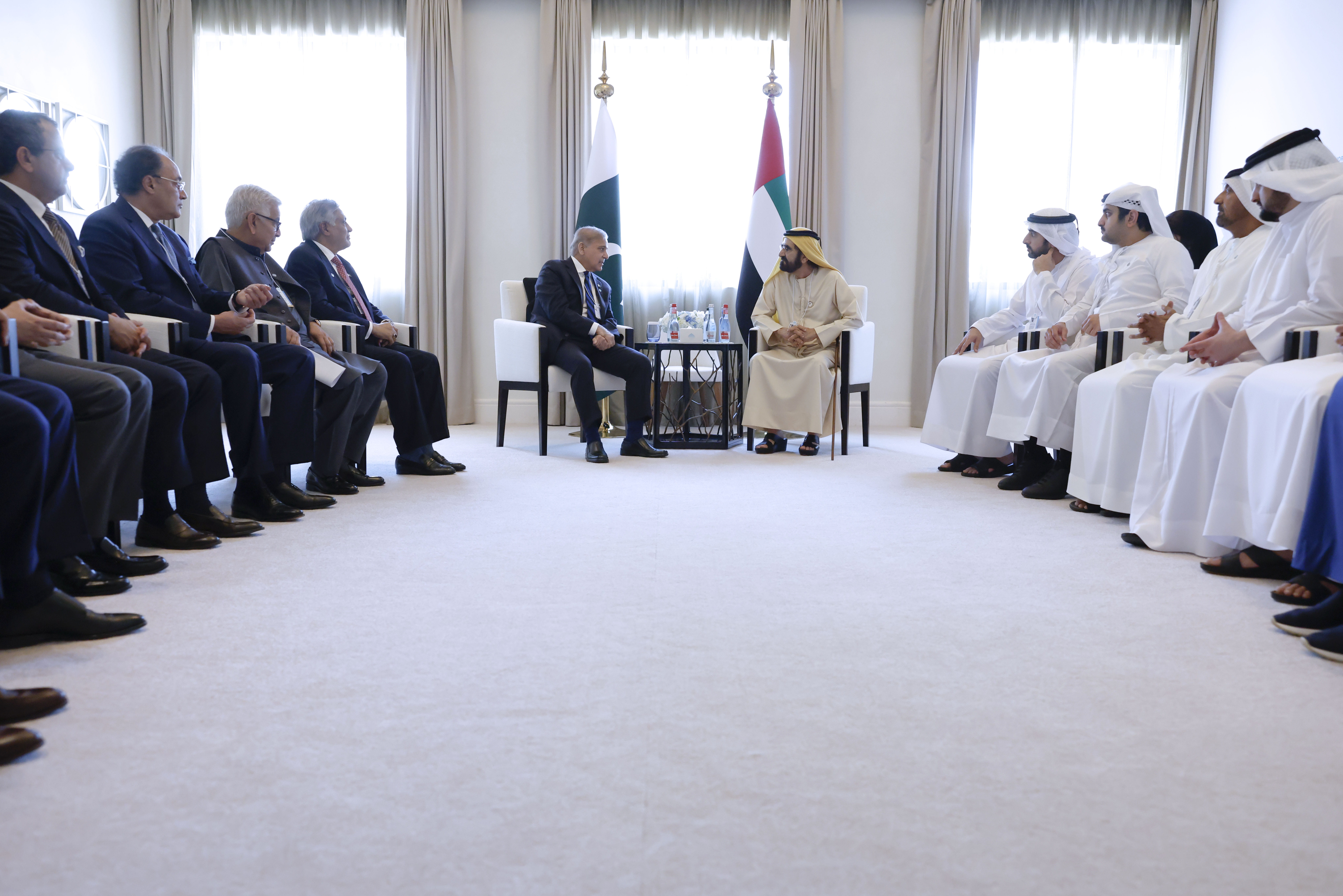 Pakistan Rashid Denter Mohammed bin Rashid meets with the Prime Minister of Pakistan